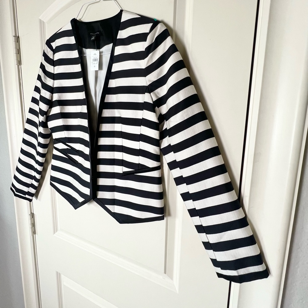 Ann Taylor Black and Ivory striped blazer New with tags size 6 - Picture 7 of 8